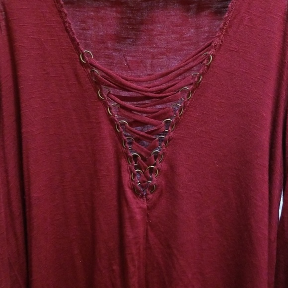 {2 for 10} Rue 21 burgundy cold shoulder top sz m - Picture 3 of 5